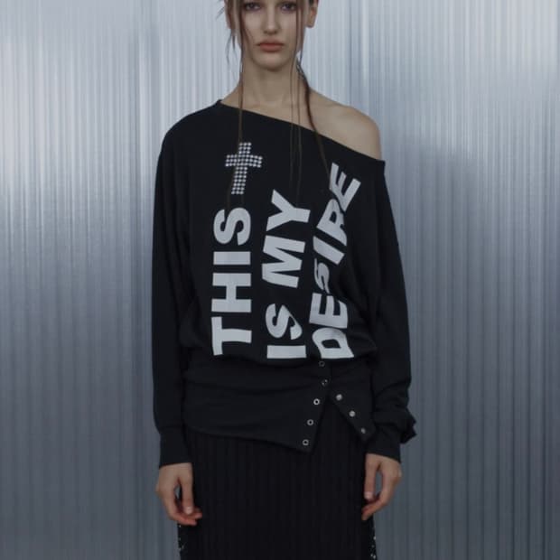 셋업이엑스이 볼드 레터링 루즈 오프숄더 탑 