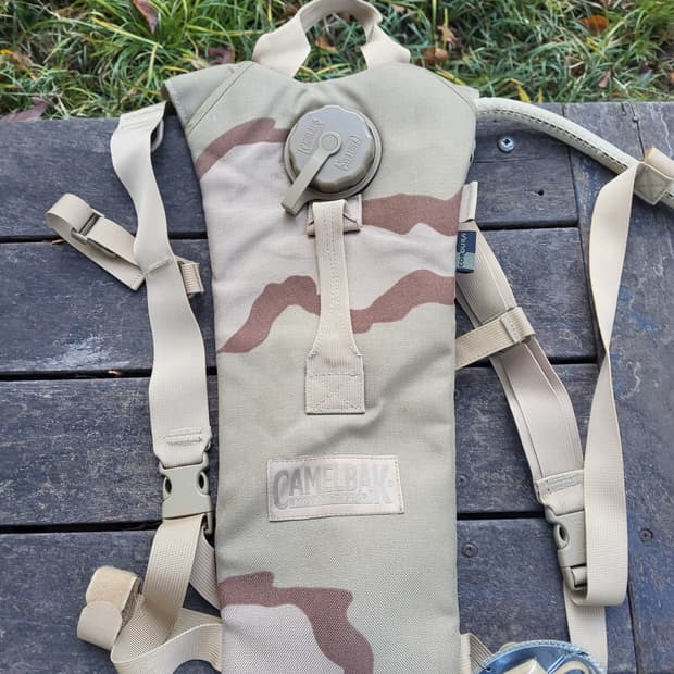 사막삼색 카멜백 2리터 신품 