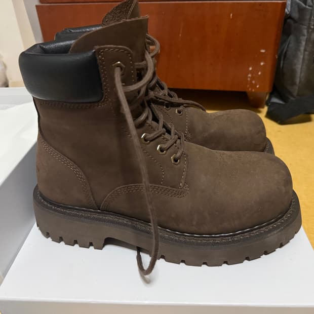 실 착용 1번 입니다 손이 안가서 판매합니다 풀박스 그대로 있습니다 