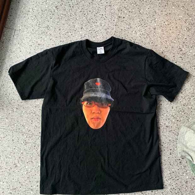 이자반 굿즈 티