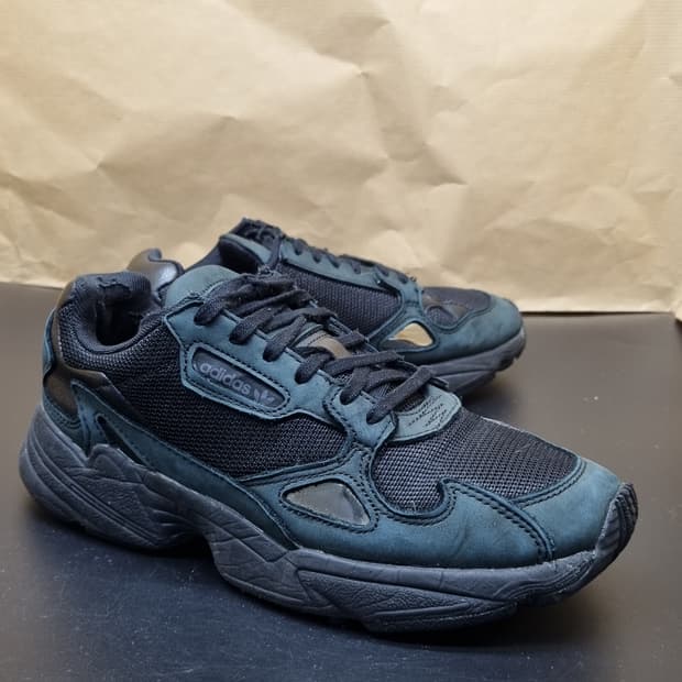 아디다스 팔콘 트리플 블랙 여성운동화240 