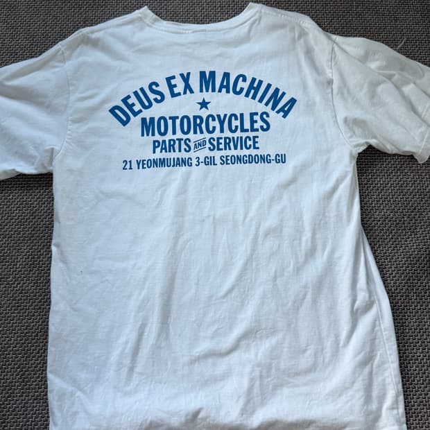 플리마켓🔥 데우스 성수 어드레스 반팔 티셔츠