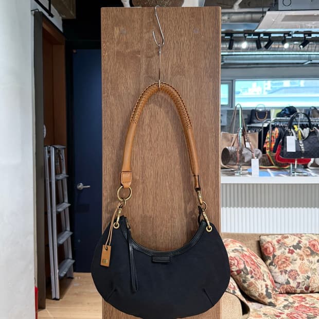 구찌 블랙 크레센트 포셰트 숄더백 