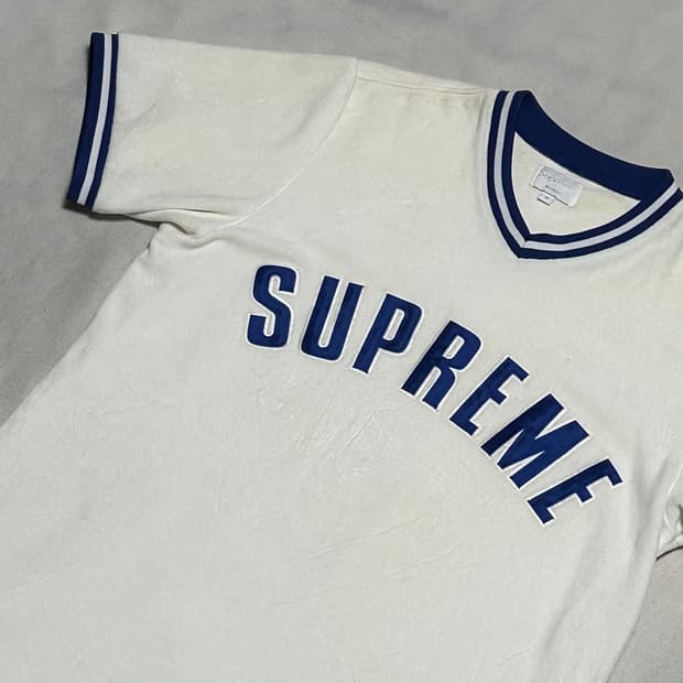 M 슈프림 블루 빅로고 브이넥 반팔 티셔츠