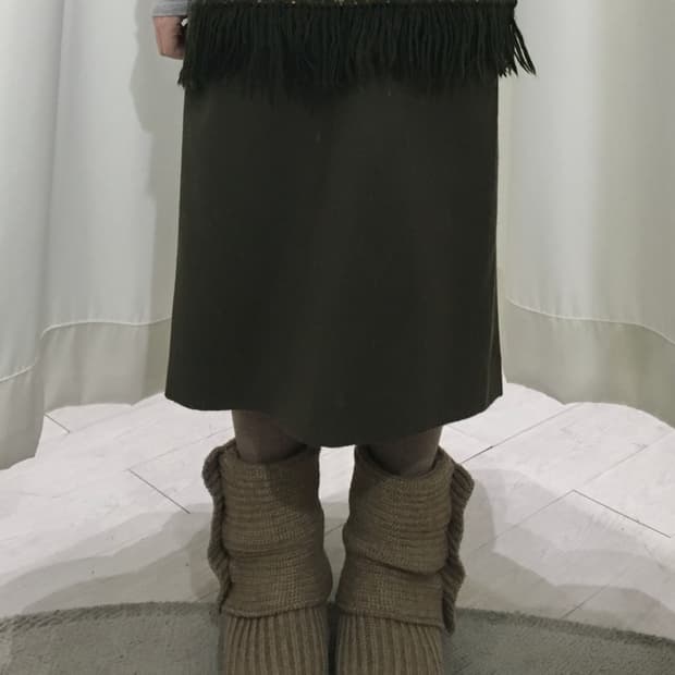 카키 미디 스커트