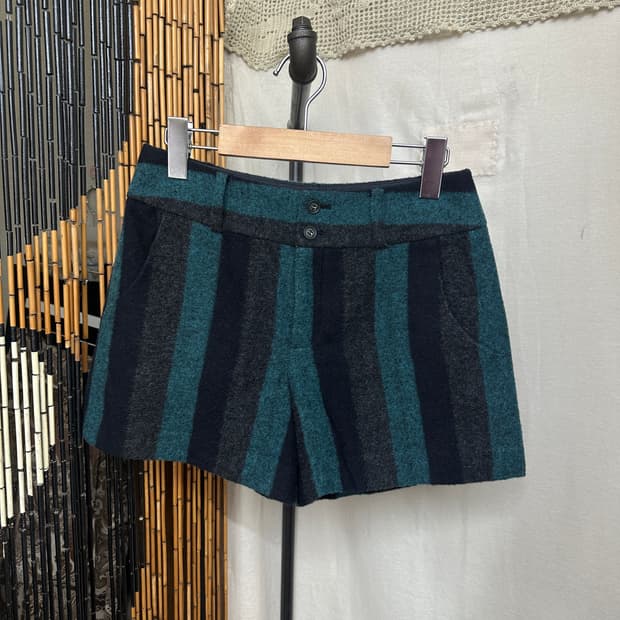 opaque clip wool short pants