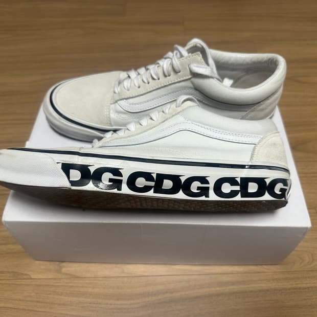 285 반스 볼트 x CDG 올드스쿨 LX 화이트