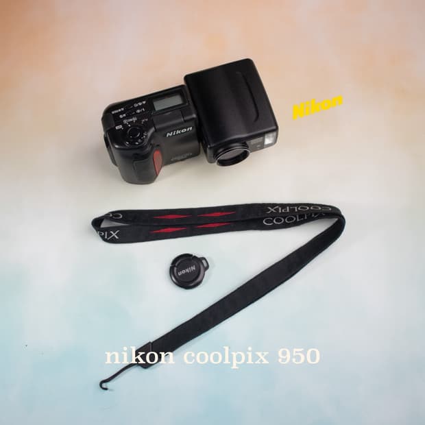 유니크한 디자인의 니콘 쿨픽스950 판매합니다.(결과물 0)