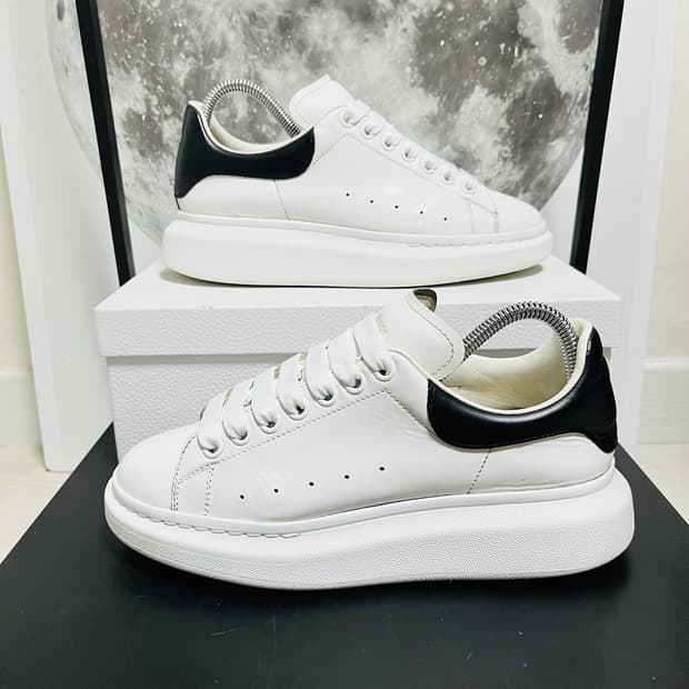  정품 39) 알렉산더 맥퀸 블랙 오버솔 스니커즈 250~255