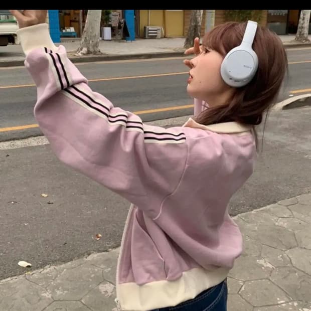 시즈너블 반하이넥 배색 맨투맨 집업