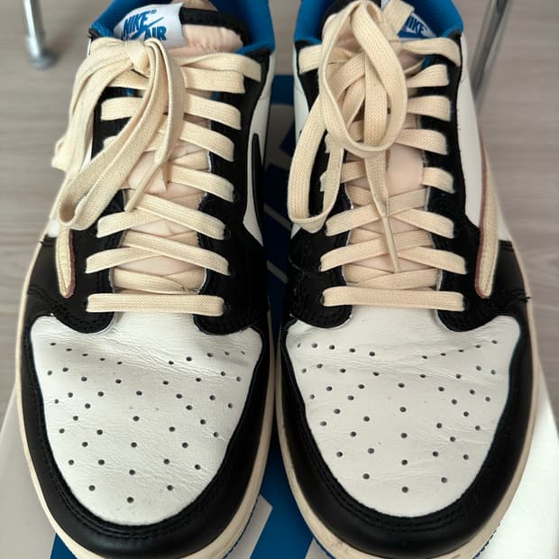 조던1 트레비스 스캇 프라그먼트 레트로 로우 270