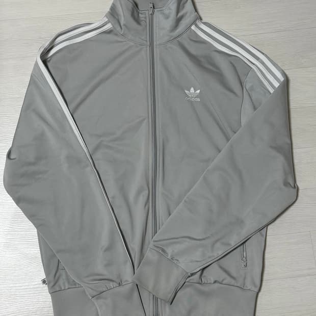 아디다스 집업 판매합니다