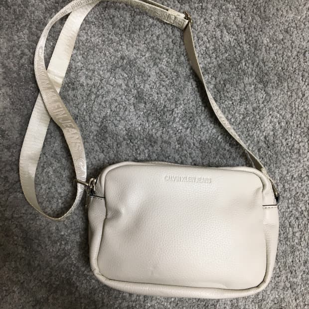 CKJ 더블집업 크로스백 화이트