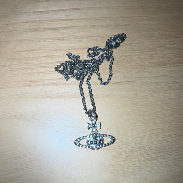 비비안 웨스트 실버 목걸이