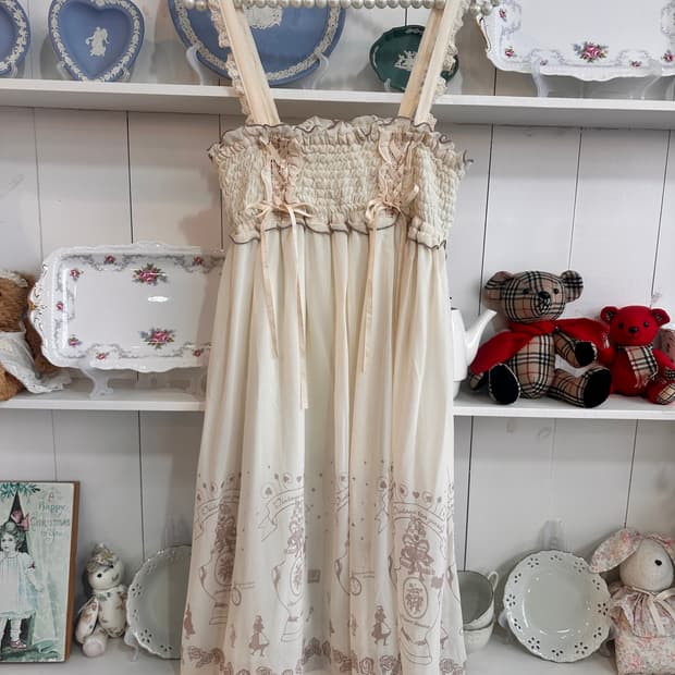 애로우) 크림 로맨틱 스모킹 원피스