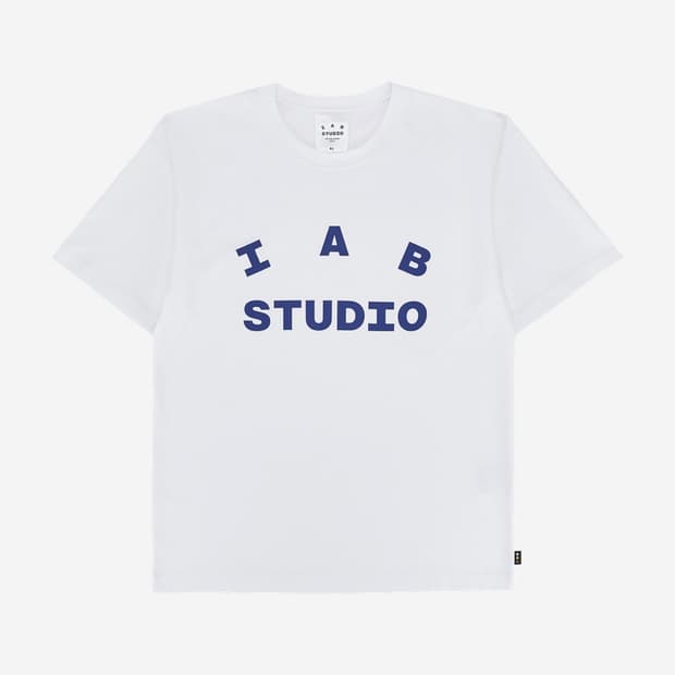 아이앱 스튜디오 조크 티셔츠 화이트 네이비 - 도산 스토어 한정