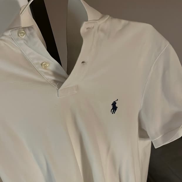 폴로 신형 슬림핏 화이트 반팔티 M