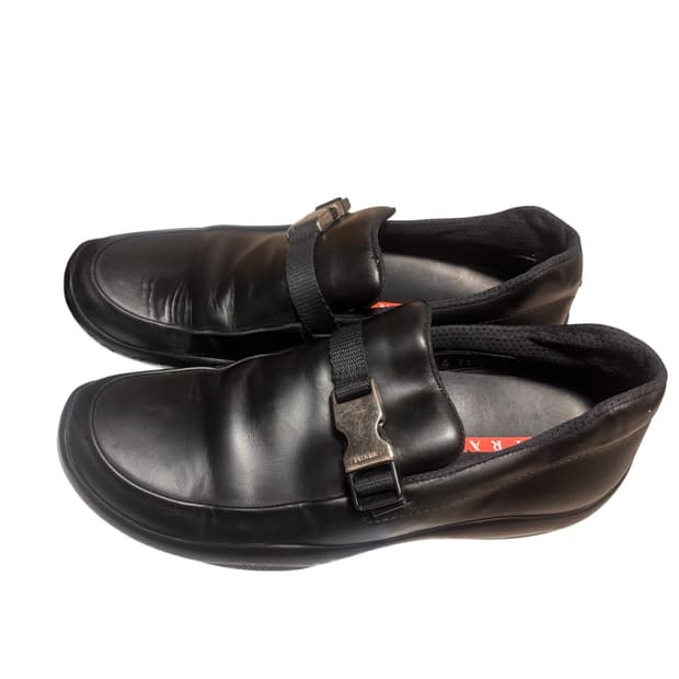 (250) 프라다 버클 로퍼