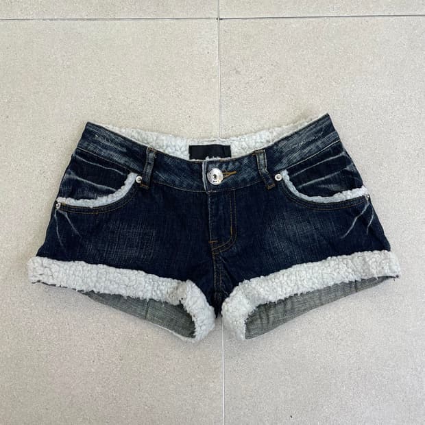 워싱데님 퍼 숏츠