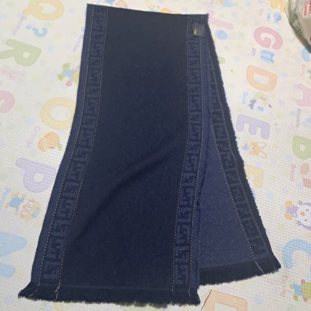 펜디 Fendi 네이비 리버시블 울 머플러(남녀공용가능)