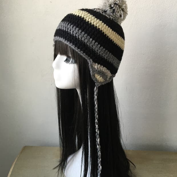 pom pattern knit beanie