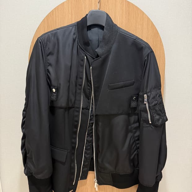 디올 사카이 봄버