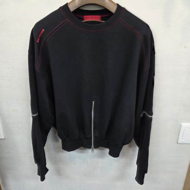 Esc 스튜디오 지퍼디테일 가오리핏 맨투맨 프리