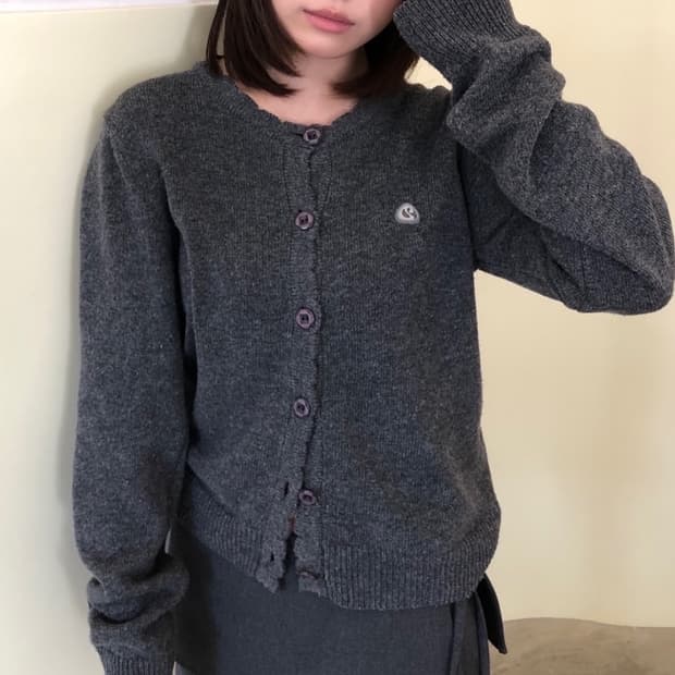 코이세이오 플라워 버튼 가디건 그레이 차콜