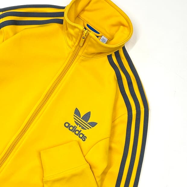 아디다스 옐로우 그레이 트랙탑 105