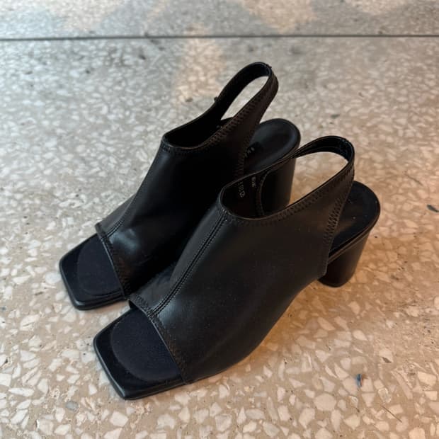 SHOEMARU black square sandals
