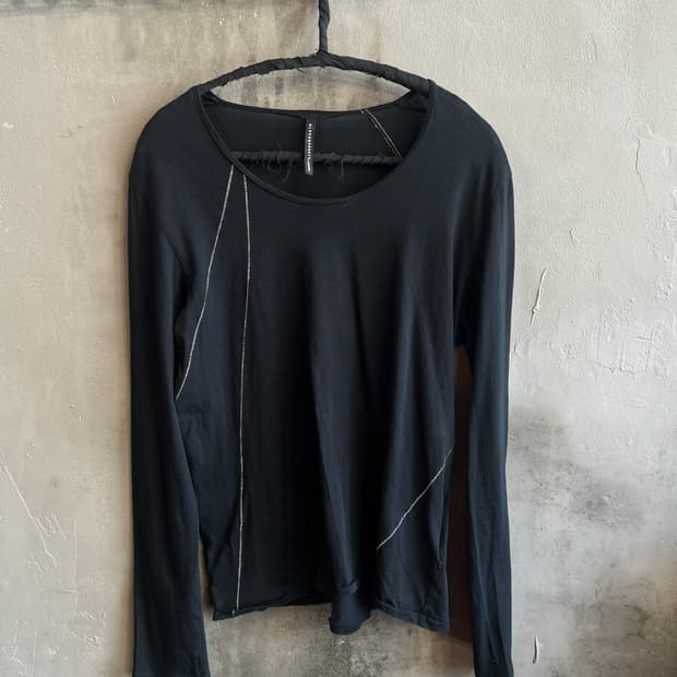 블랙바렛 스카스티치 롱슬리브 티셔츠