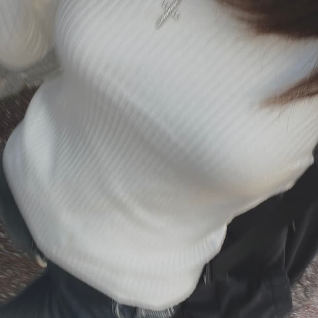 딱붙핏 아이보리 니트