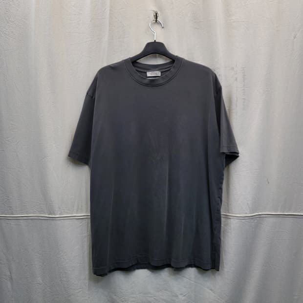 COS 코스 차콜 그레이 티셔츠