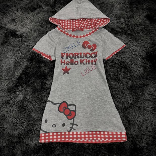 Fiorucci X Hello Kitty 그레이 레드체크포인트 후드반팔티