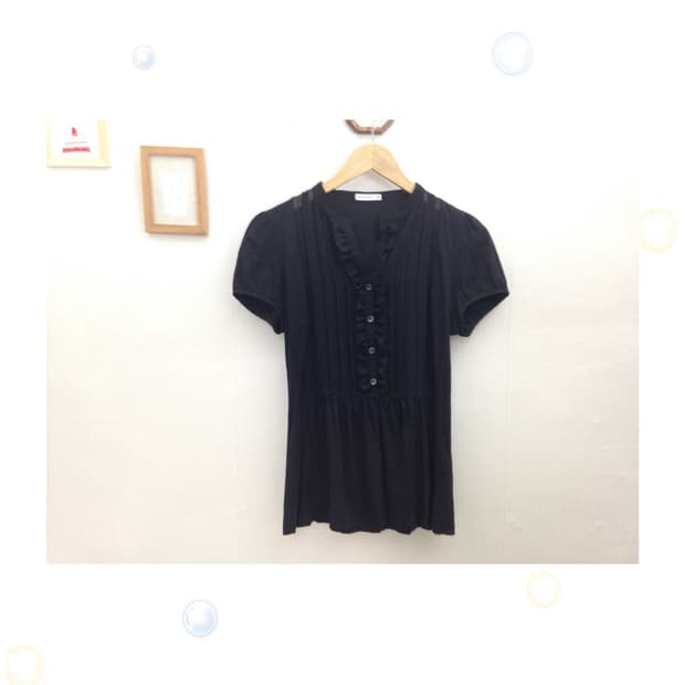 블랙 핀턱 프릴 블라우스