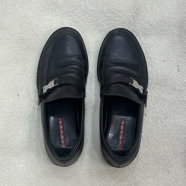 프라다 스포츠 버클 로퍼 스니커즈