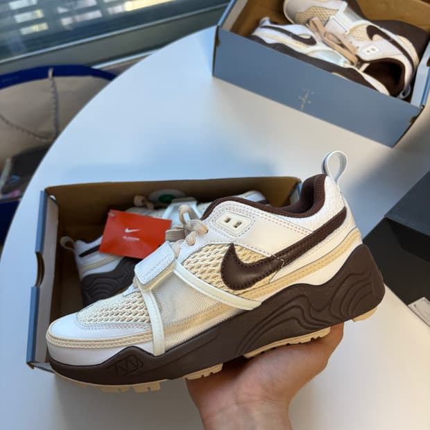 새상품 나이키 줌 필드 트래비스 스캇 -230,240