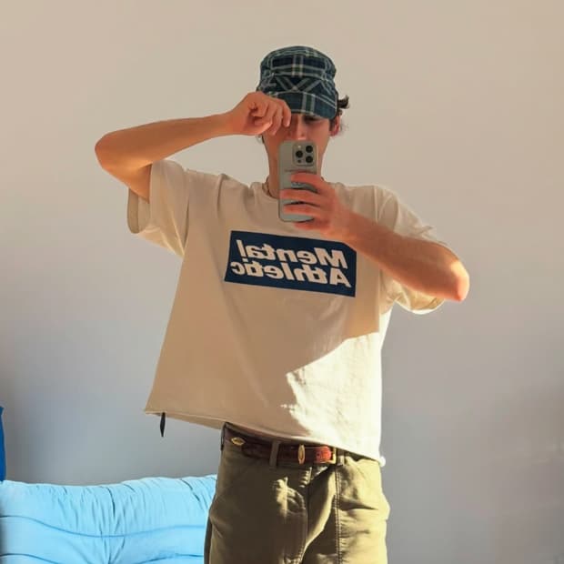 mental athletic 로고티 화이트