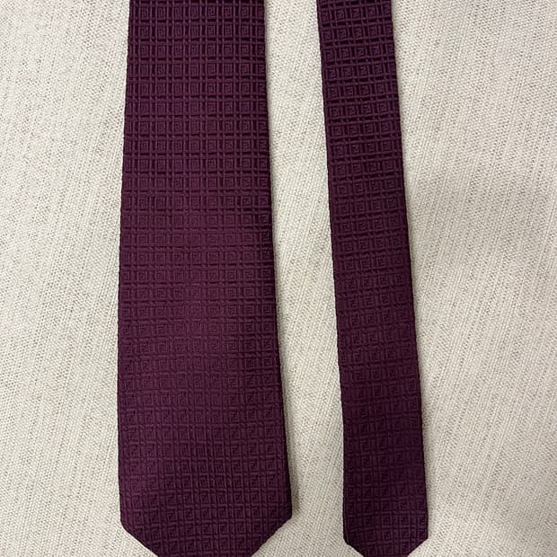 펜디 와인색 넥타이