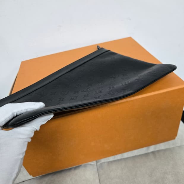 [보증서 정품] 루이비통 포쉐트 쉐도우 클러치백