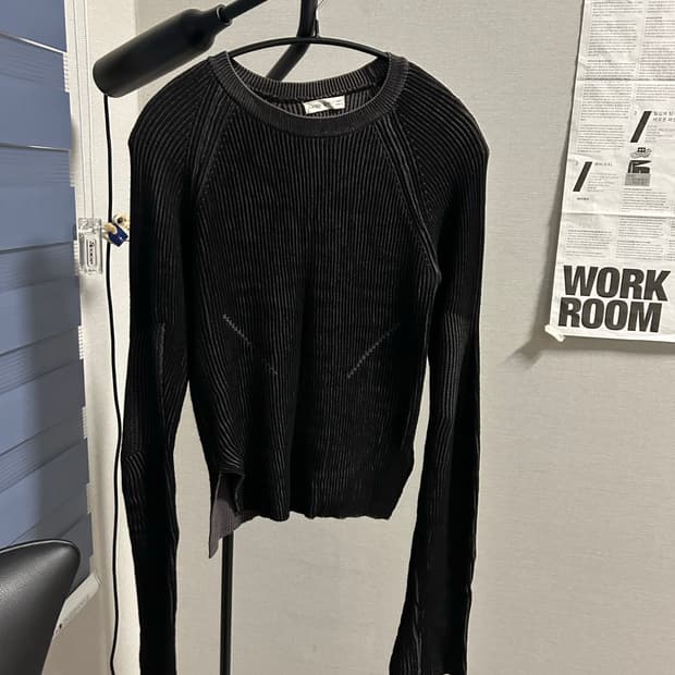 나체 슬림핏 니트