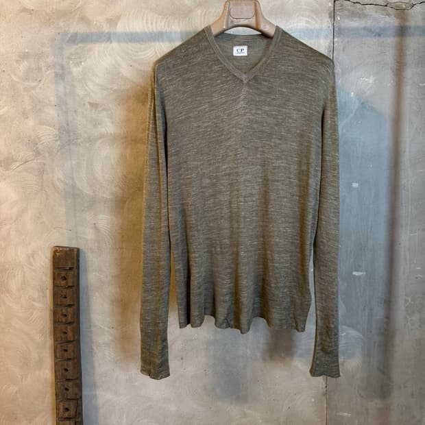 CP 컴퍼니 브이넥 니트 슬림100