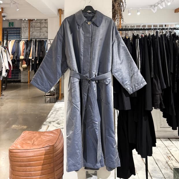 엠포리오 아르마니 블루 글로시 벨티드 패딩 롱 코트