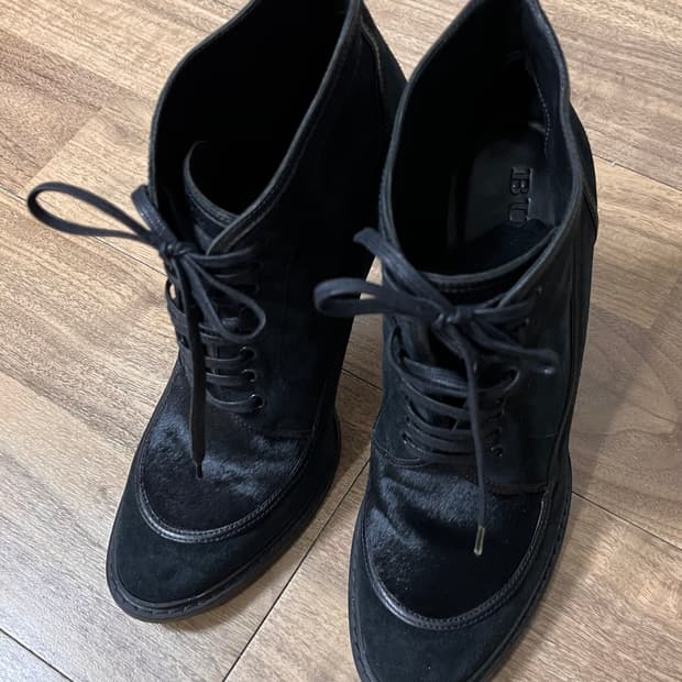 버버리 송치/ 스웨이드 레이스업 앵클 부츠 38