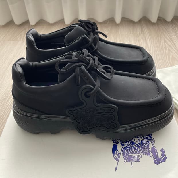 버버리 크리퍼 레이스업 블랙 41