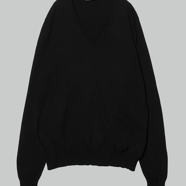 프라다 브이넥 블랙