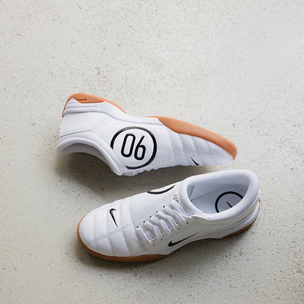 나이키 토탈90 화이트골드 245