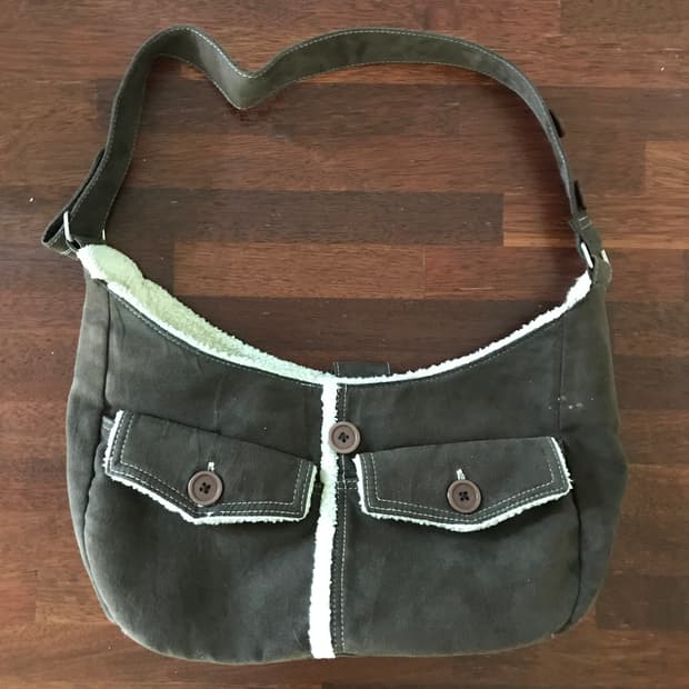 휘귀) 핀터 브라운 겨울 숄더백 포켓 무스탕 가방 단추 디테일