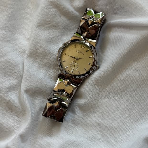 vintage yishi metal watch