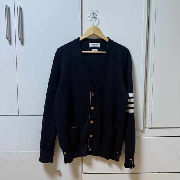 톰브라운 사선완장 밀라노스티치 금장 가디건
5 사이즈 